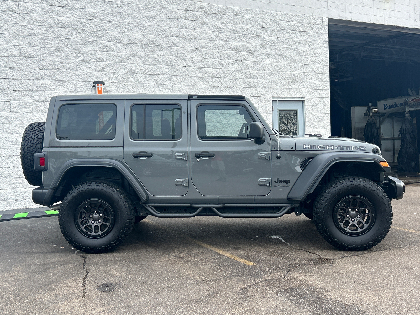 2023 Jeep Wrangler High Tide 9