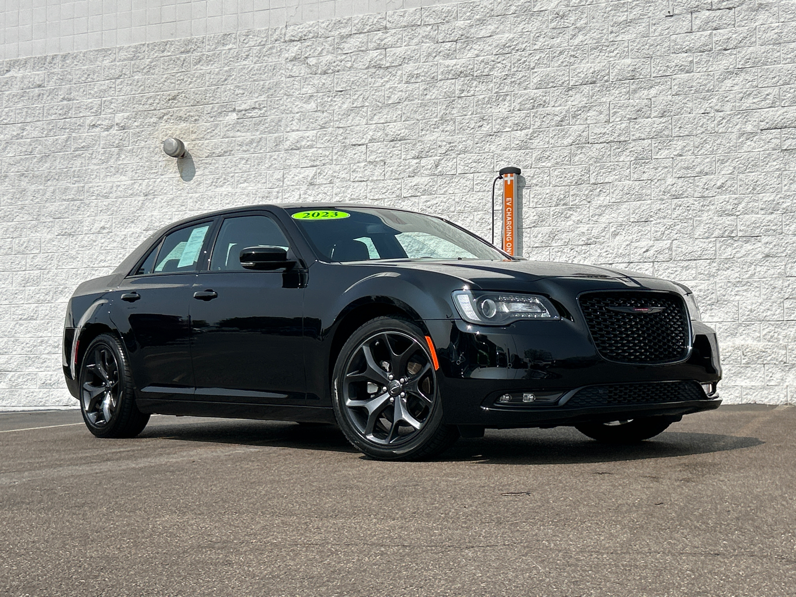 2023 Chrysler 300 S 1