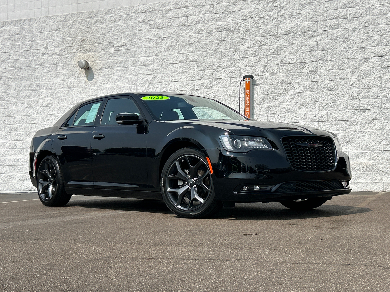 2023 Chrysler 300 S 2