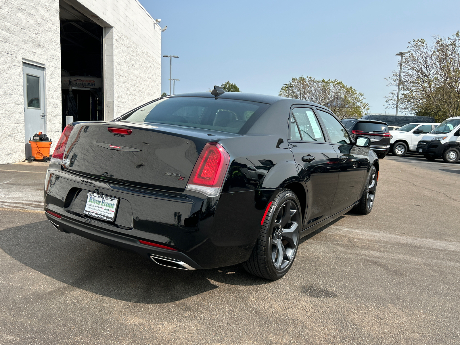 2023 Chrysler 300 S 8