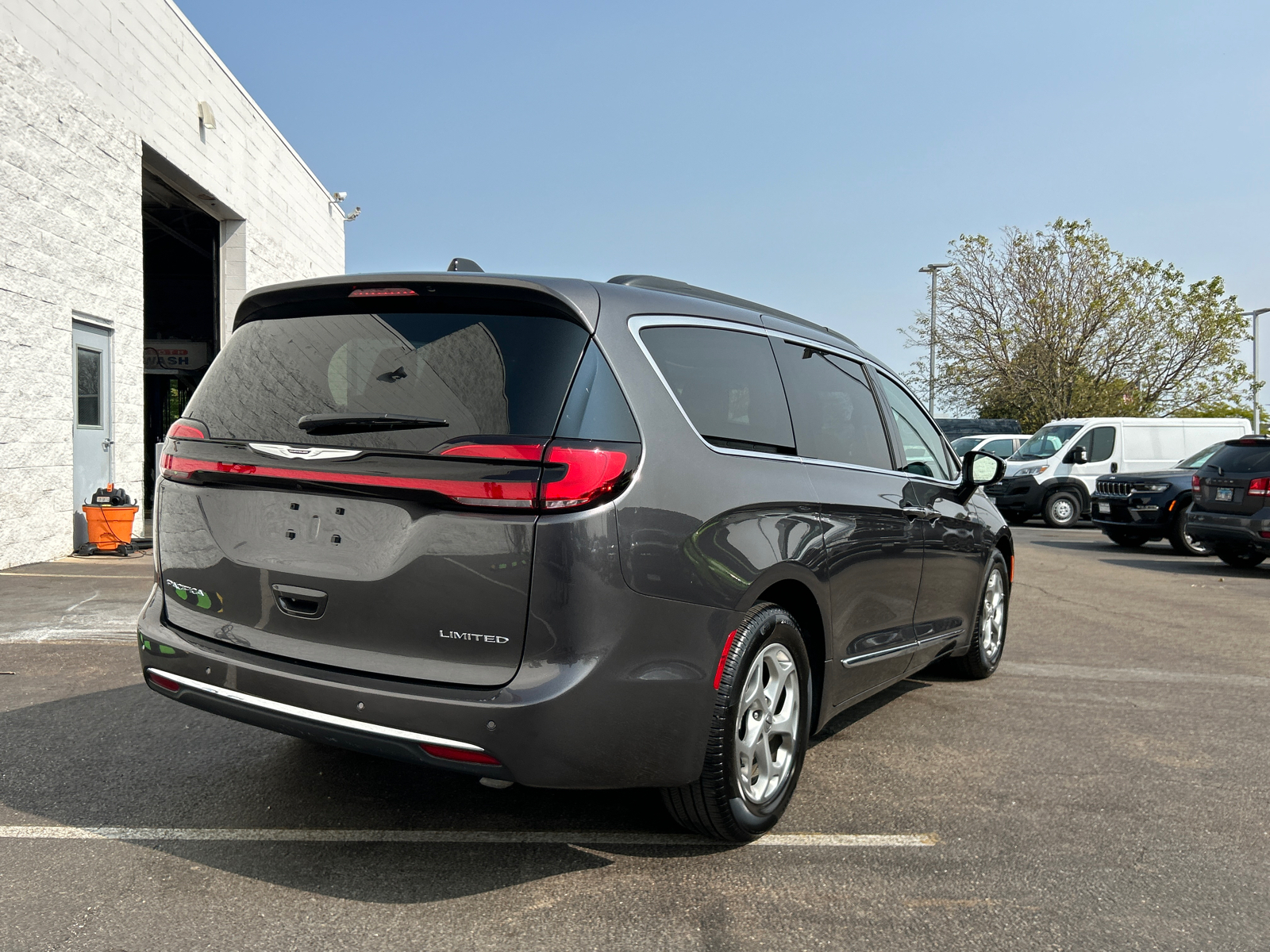 2023 Chrysler Pacifica Limited 8