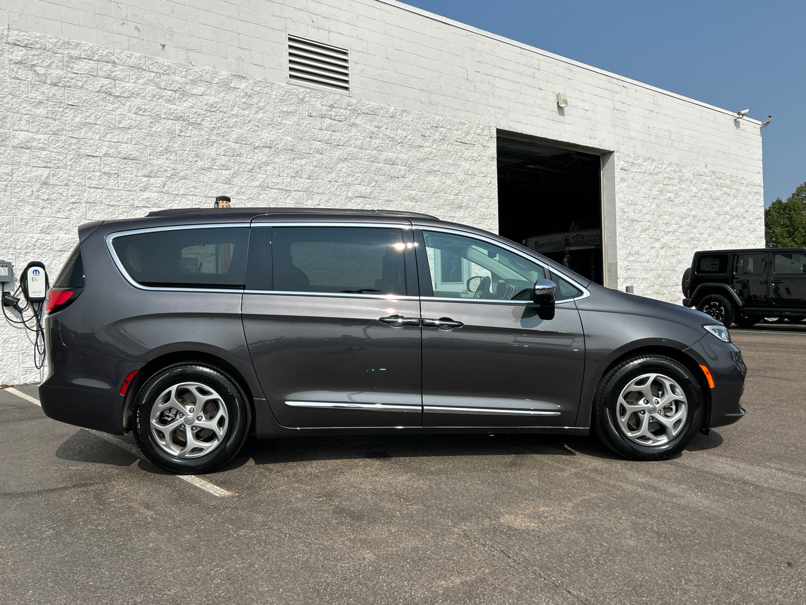 2023 Chrysler Pacifica Limited 9