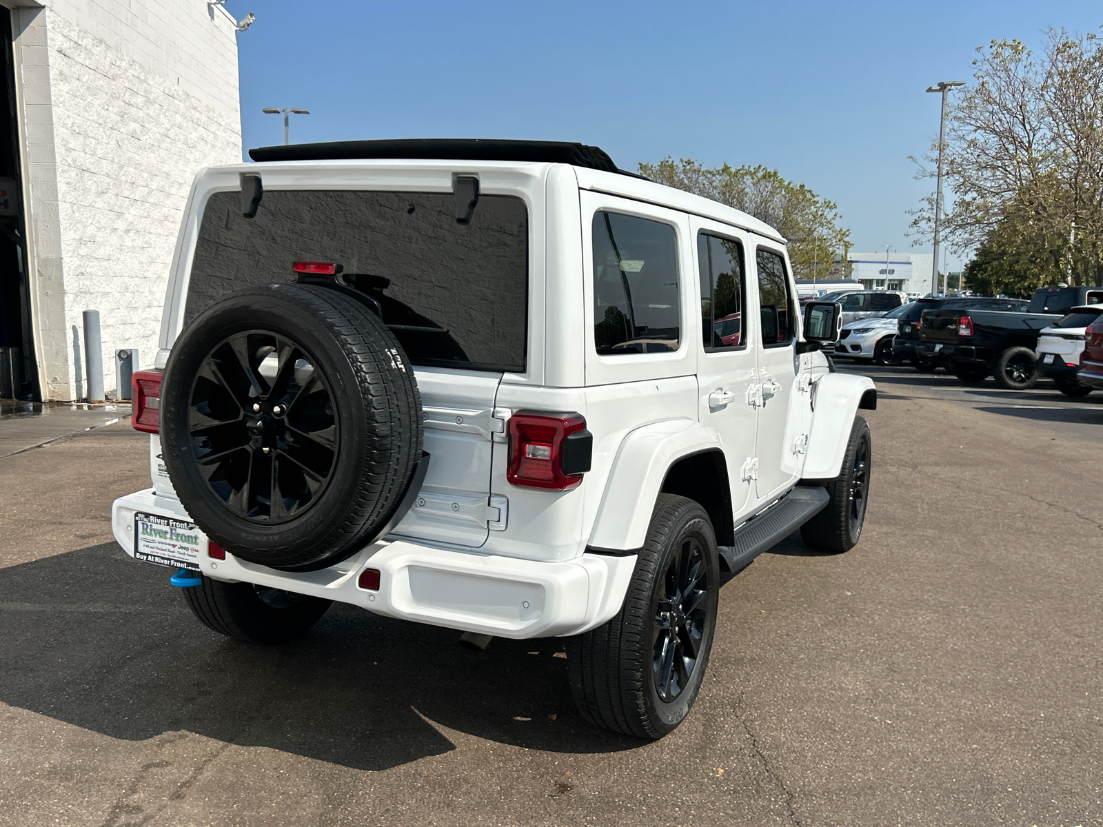 2021 Jeep Wrangler Unlimited Sahara 4xe 8