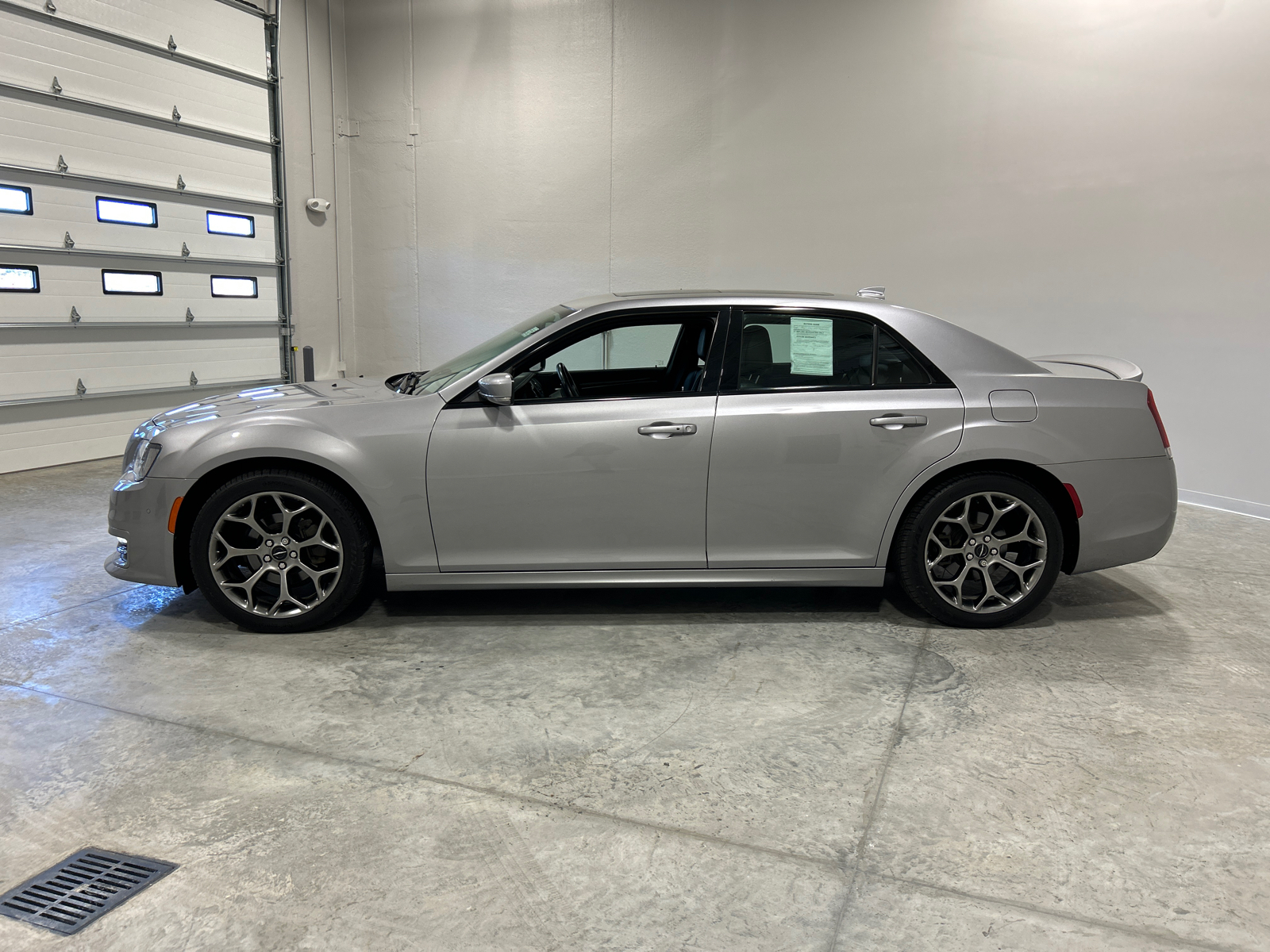 2018 Chrysler 300 S 9