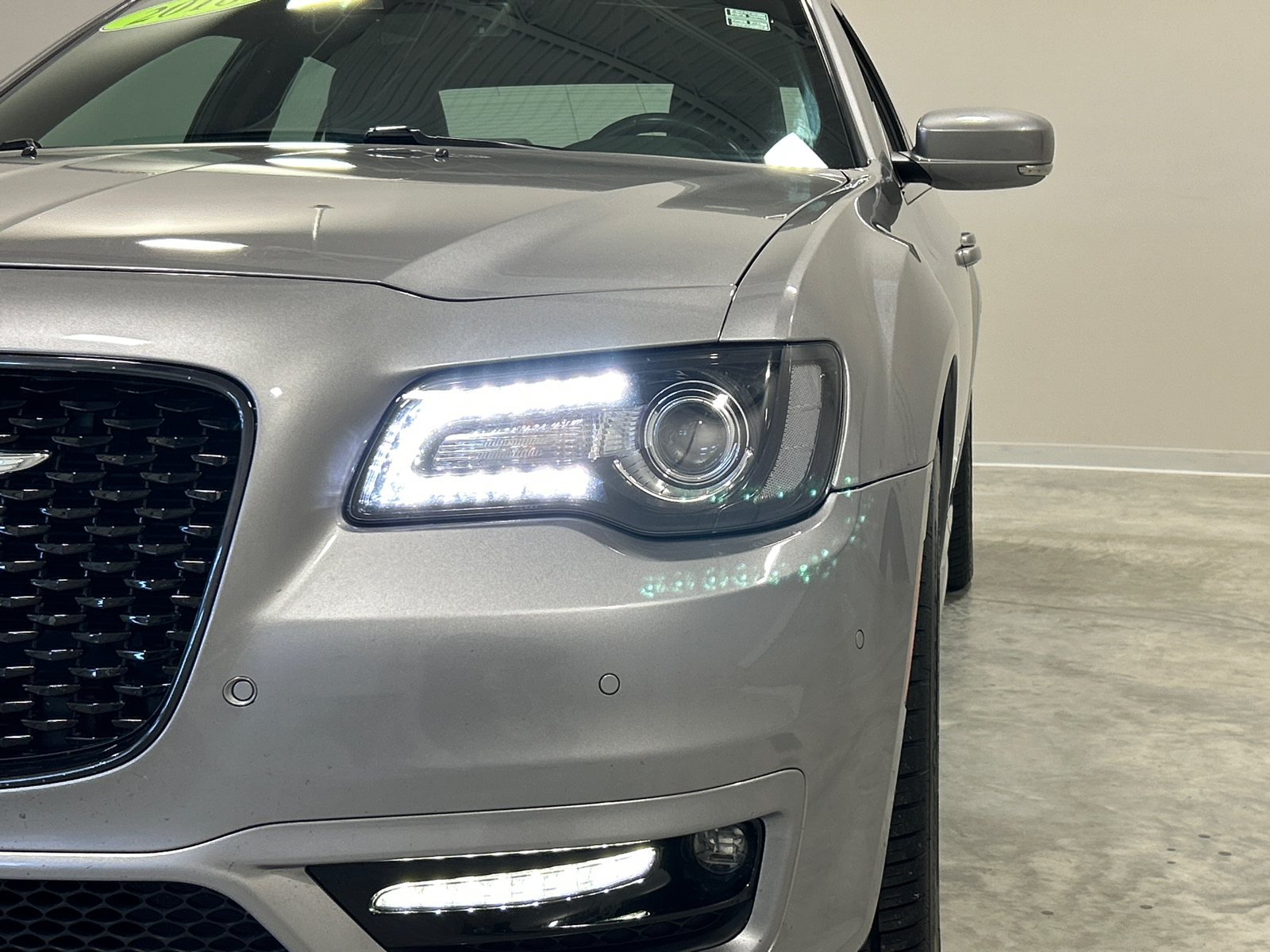 2018 Chrysler 300 S 10