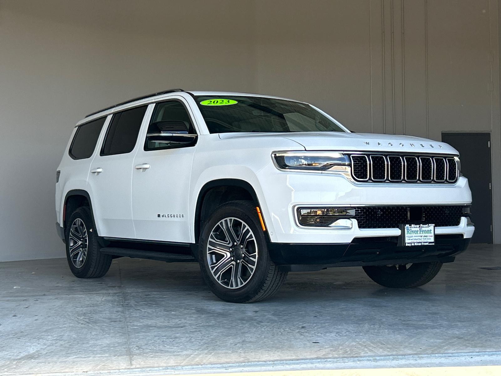 2023 Jeep Wagoneer Base 2