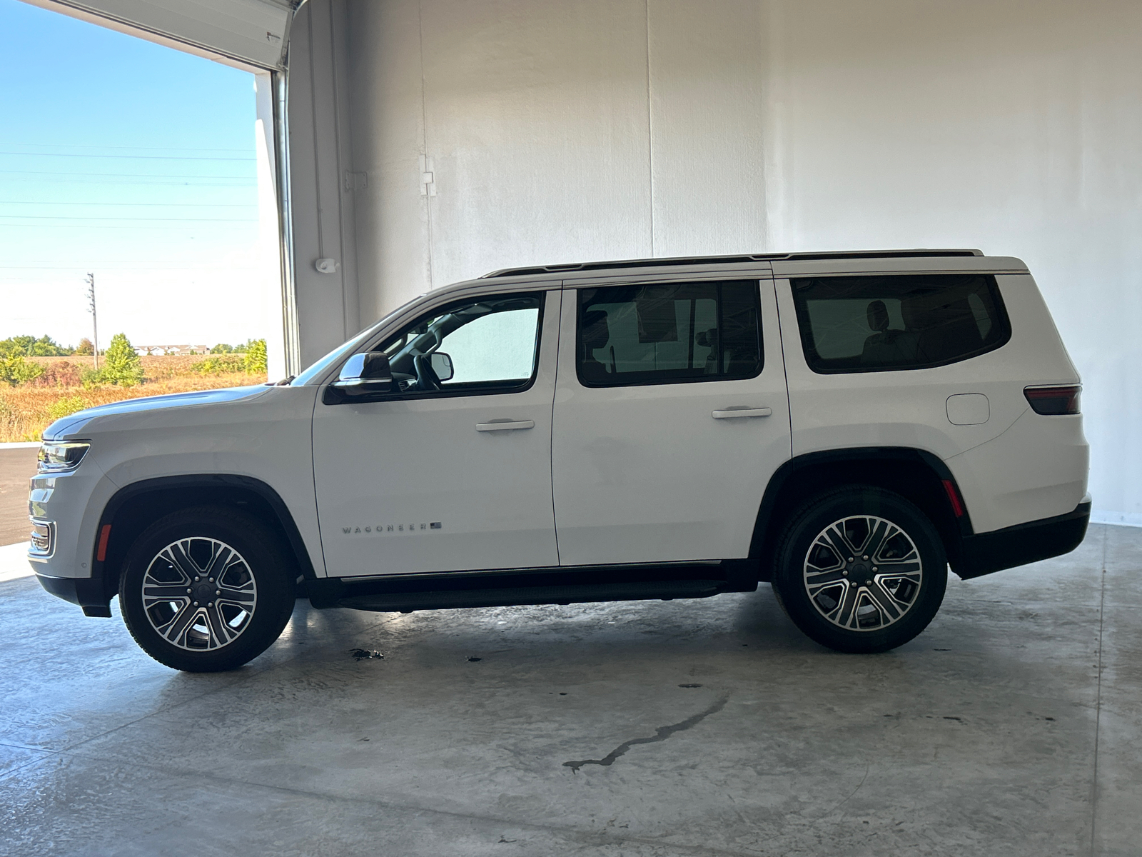 2023 Jeep Wagoneer Base 5