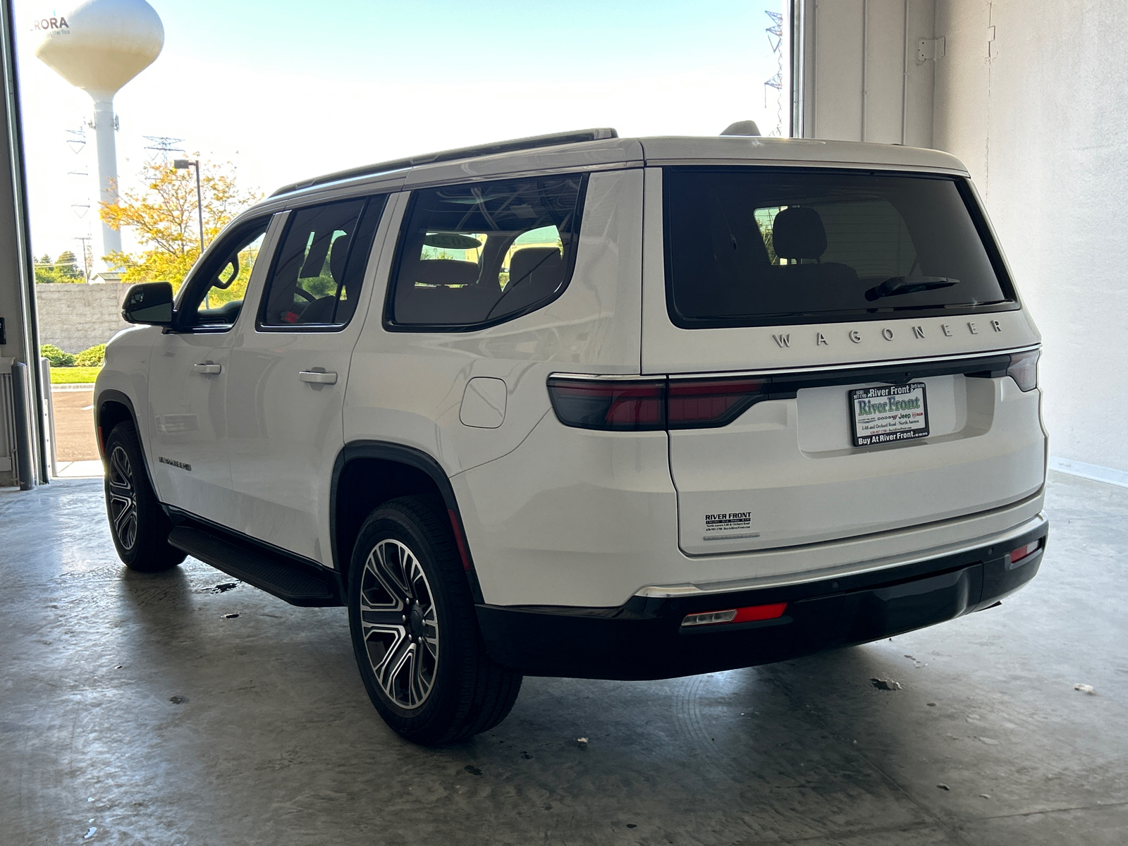 2023 Jeep Wagoneer Base 6