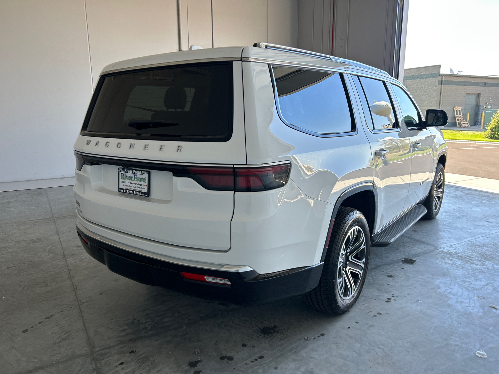 2023 Jeep Wagoneer Base 8