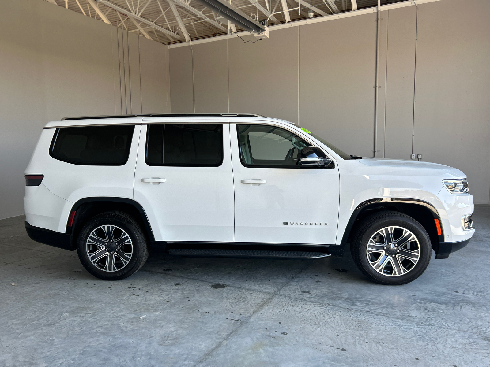 2023 Jeep Wagoneer Base 9