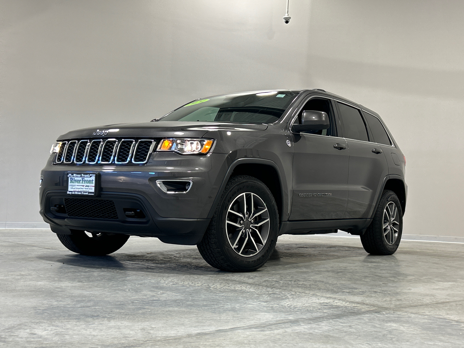 2020 Jeep Grand Cherokee Laredo 2