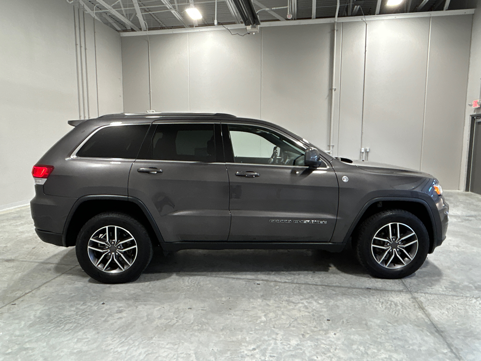 2020 Jeep Grand Cherokee Laredo 5