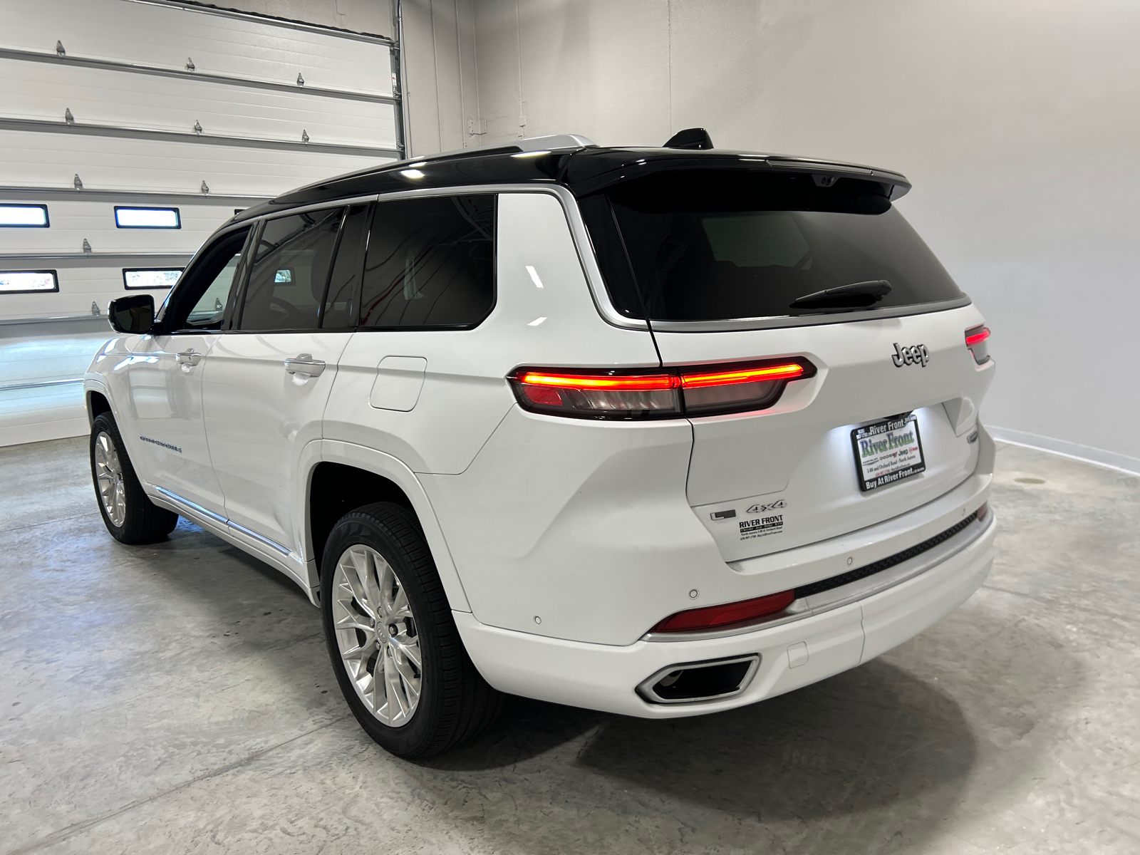 2021 Jeep Grand Cherokee L Summit 8