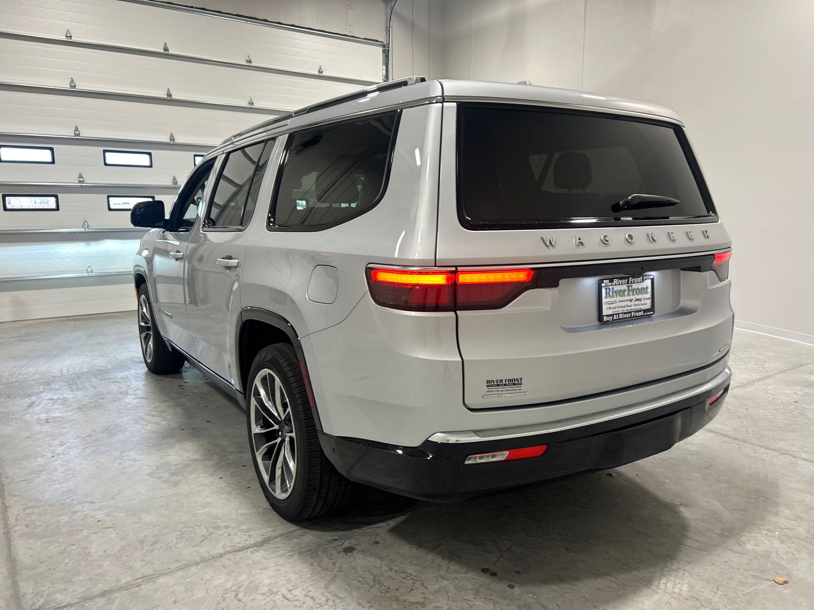 2023 Jeep Wagoneer Series III 8