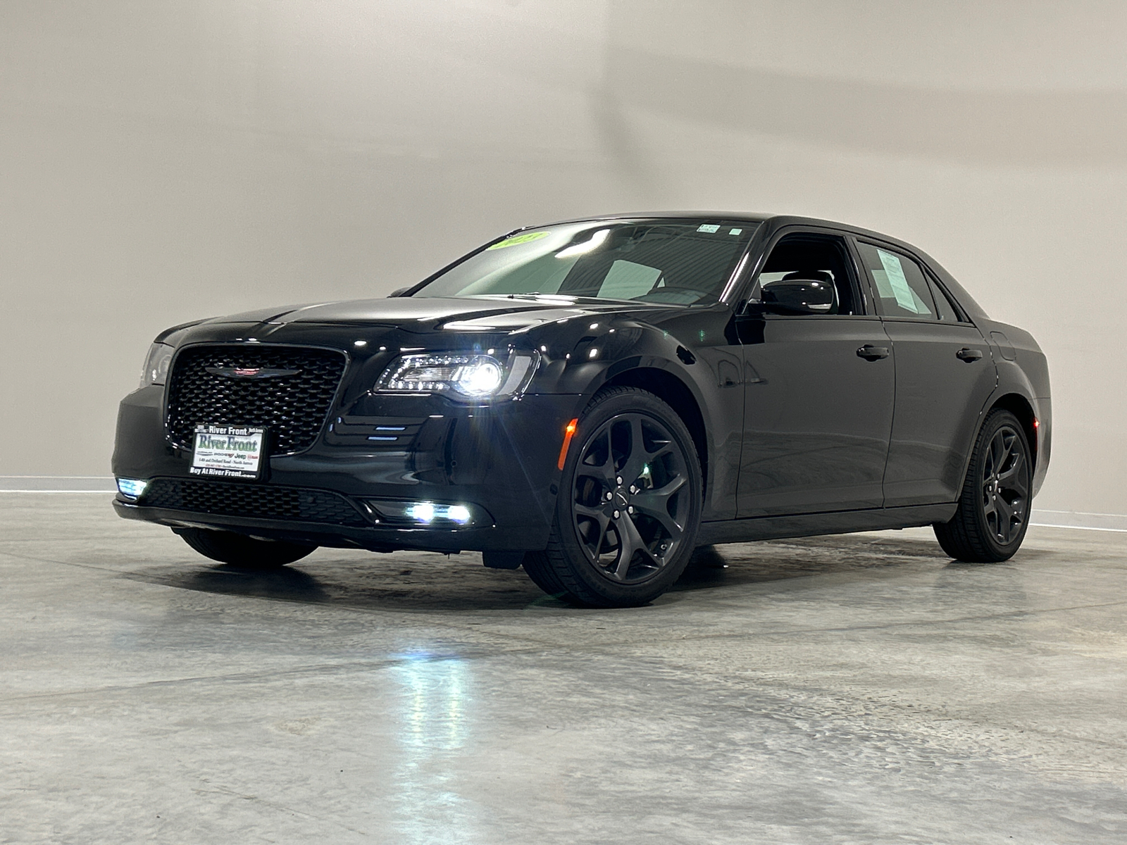 2023 Chrysler 300 S 1