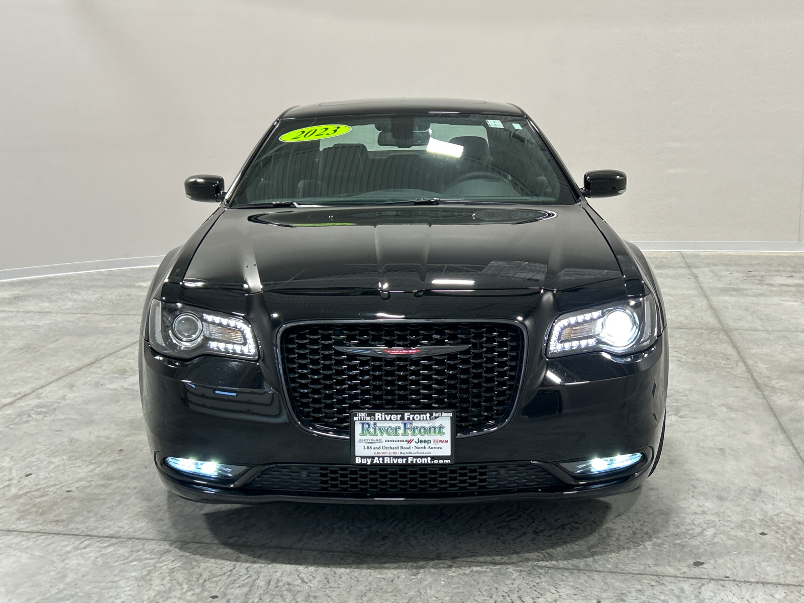 2023 Chrysler 300 S 3