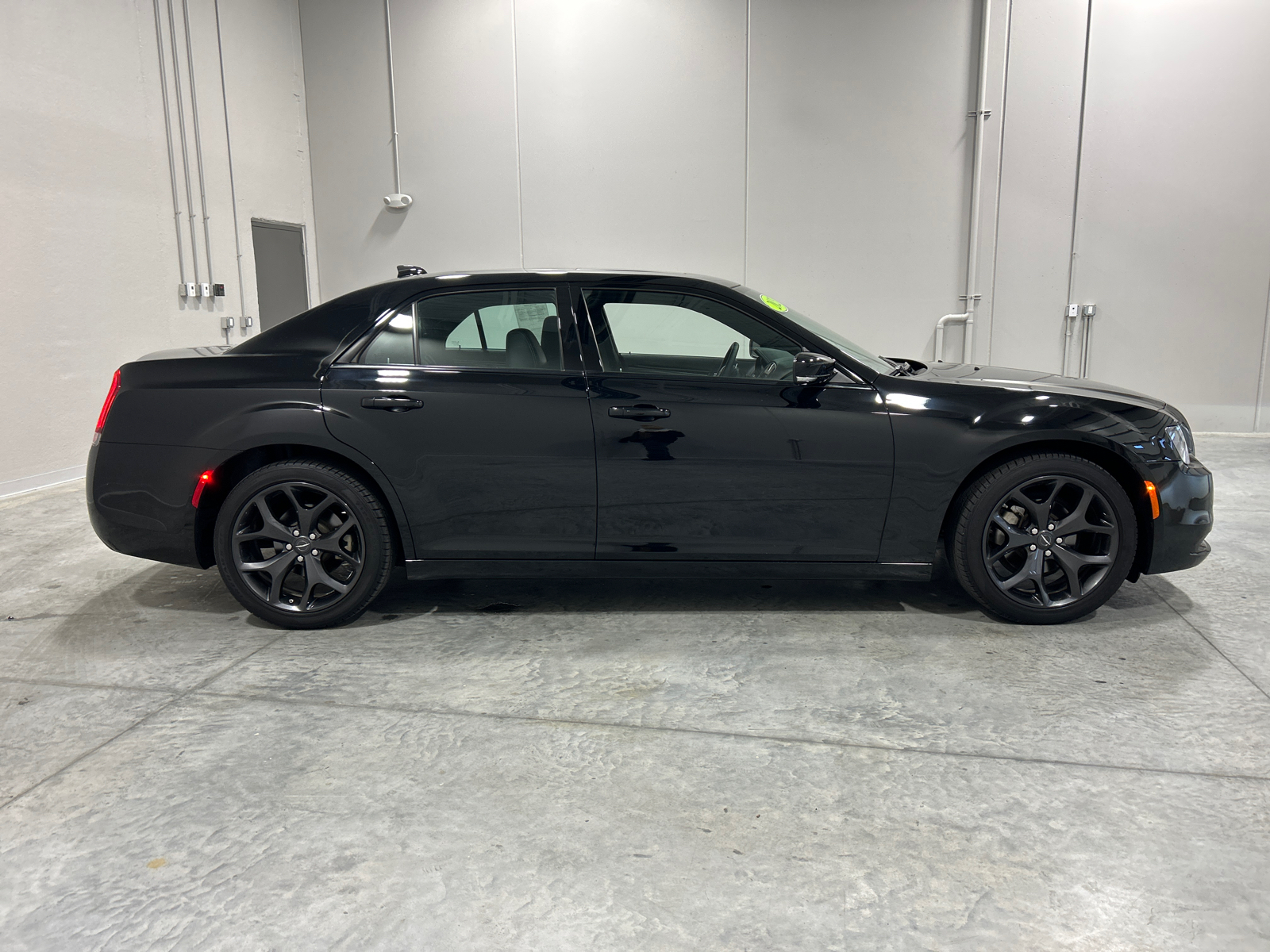 2023 Chrysler 300 S 5