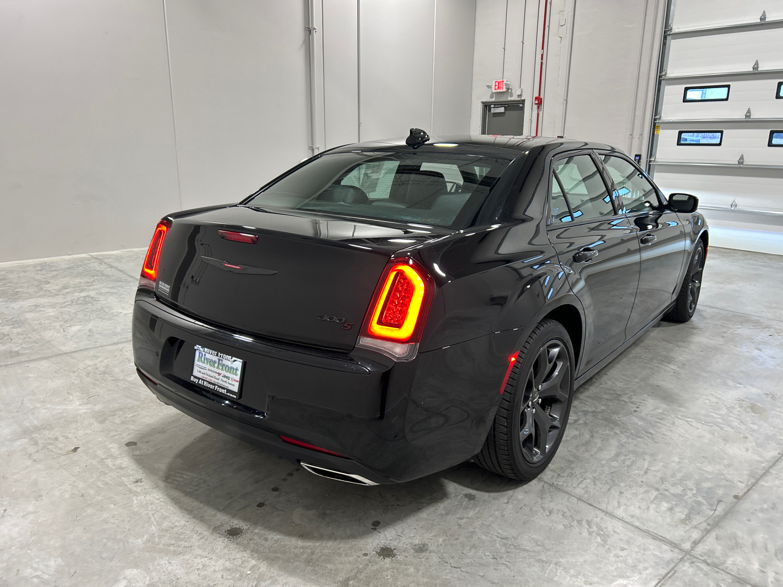 2023 Chrysler 300 S 6