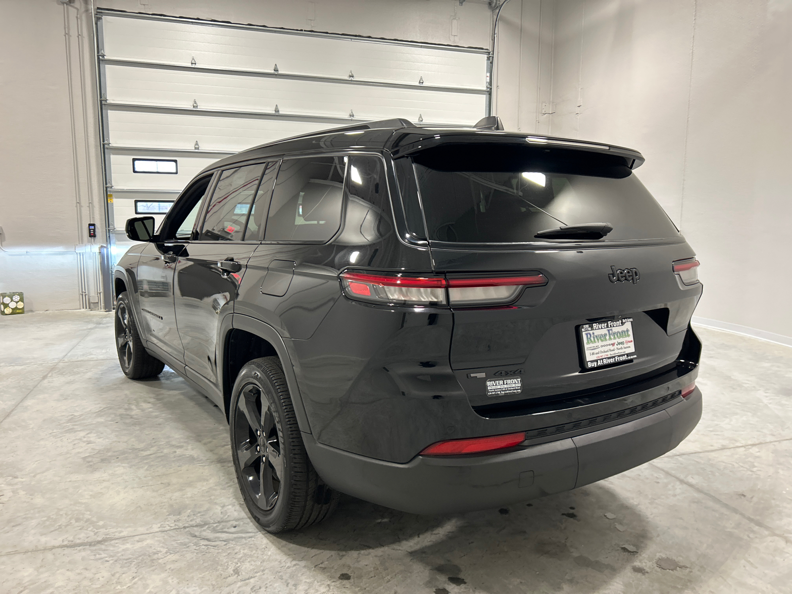 2023 Jeep Grand Cherokee L Altitude 8