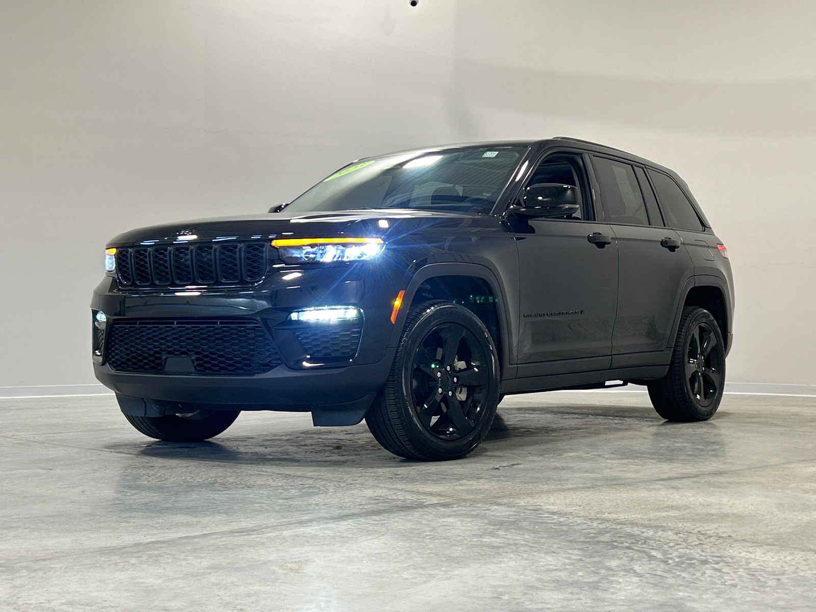 2023 Jeep Grand Cherokee Limited 1