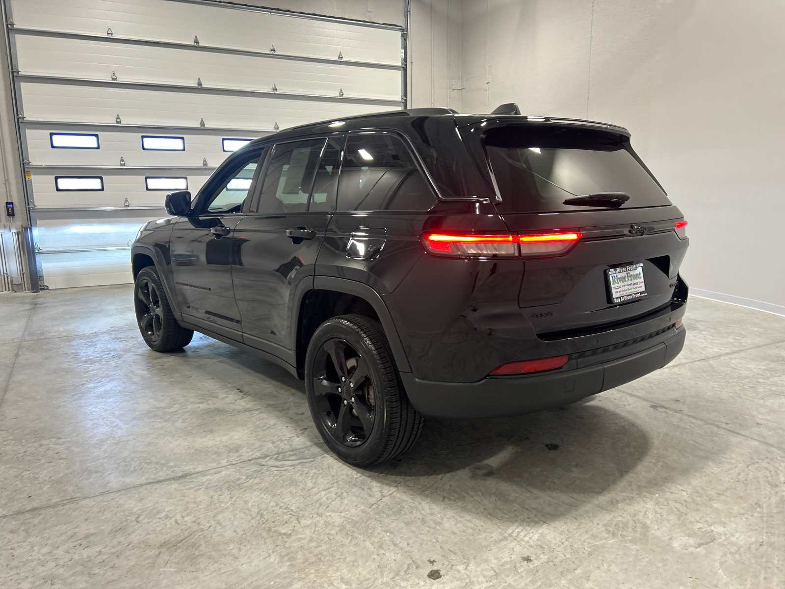 2023 Jeep Grand Cherokee Limited 8