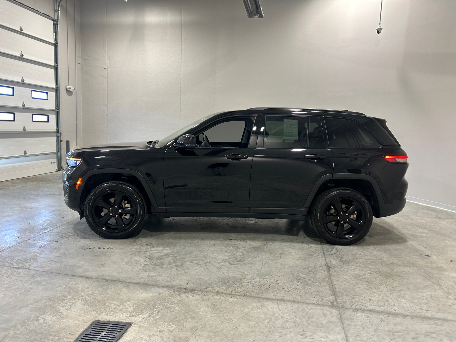 2023 Jeep Grand Cherokee Limited 9