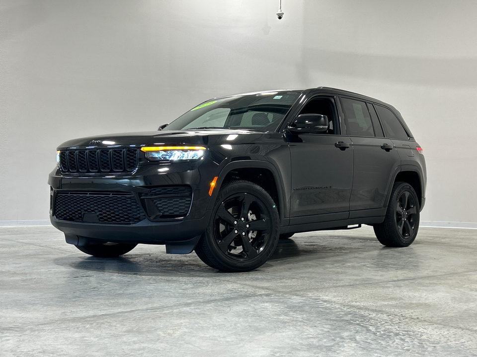 2023 Jeep Grand Cherokee Altitude 1