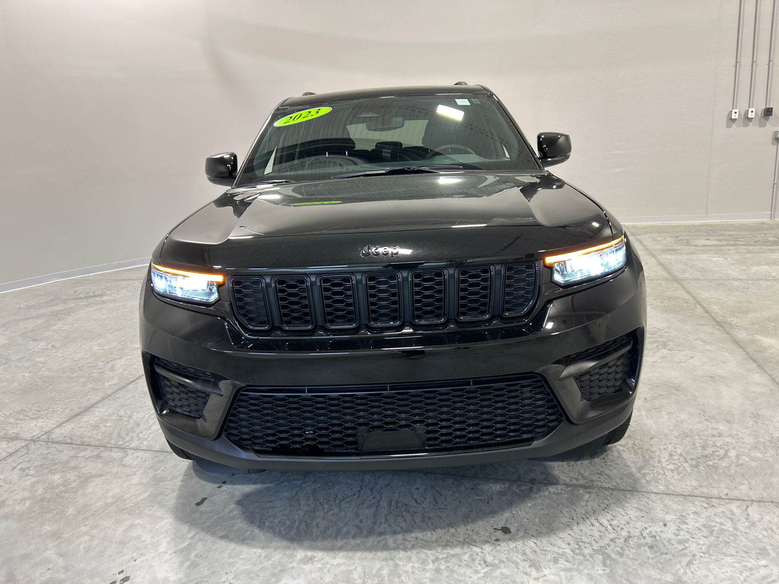 2023 Jeep Grand Cherokee Altitude 3