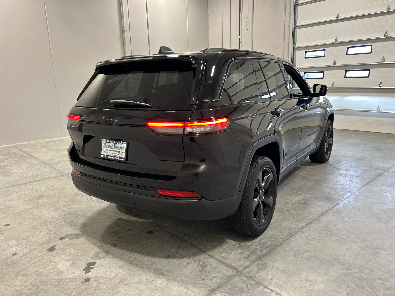 2023 Jeep Grand Cherokee Altitude 6