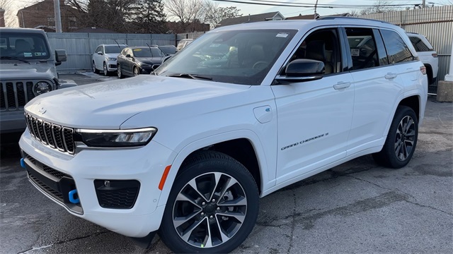 2023 Jeep Grand Cherokee Overland 4xe 22