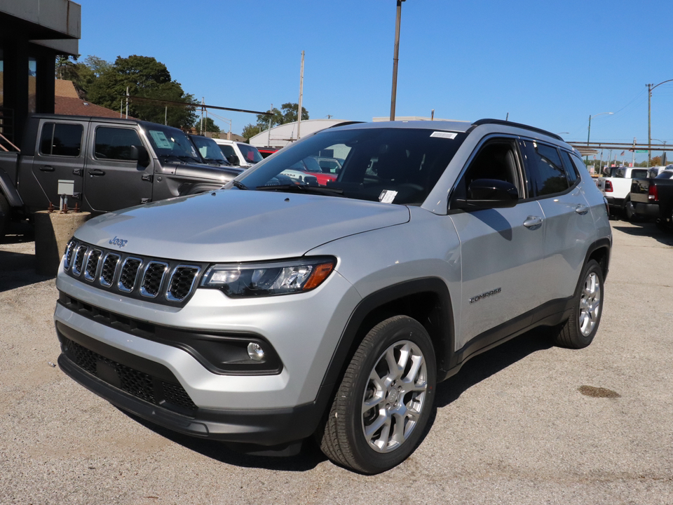 2024 Jeep Compass Latitude Lux 2