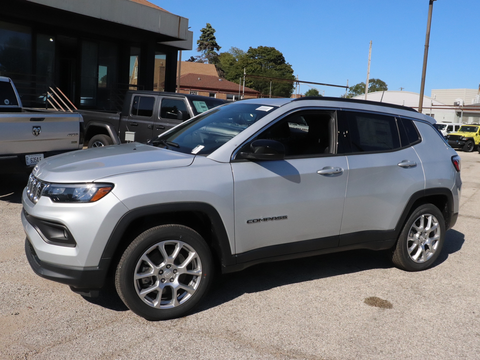 2024 Jeep Compass Latitude Lux 3