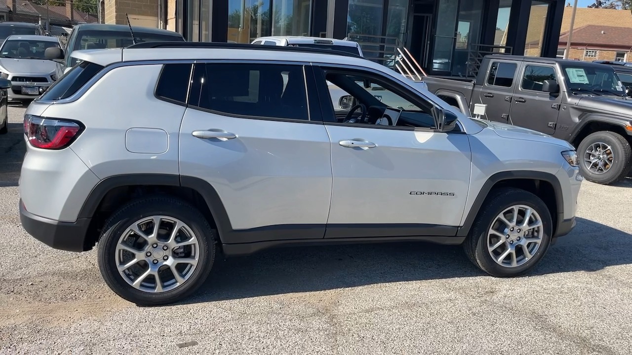 2024 Jeep Compass Latitude Lux 27