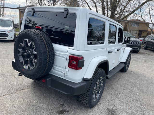 2024 Jeep Wrangler Sahara 33