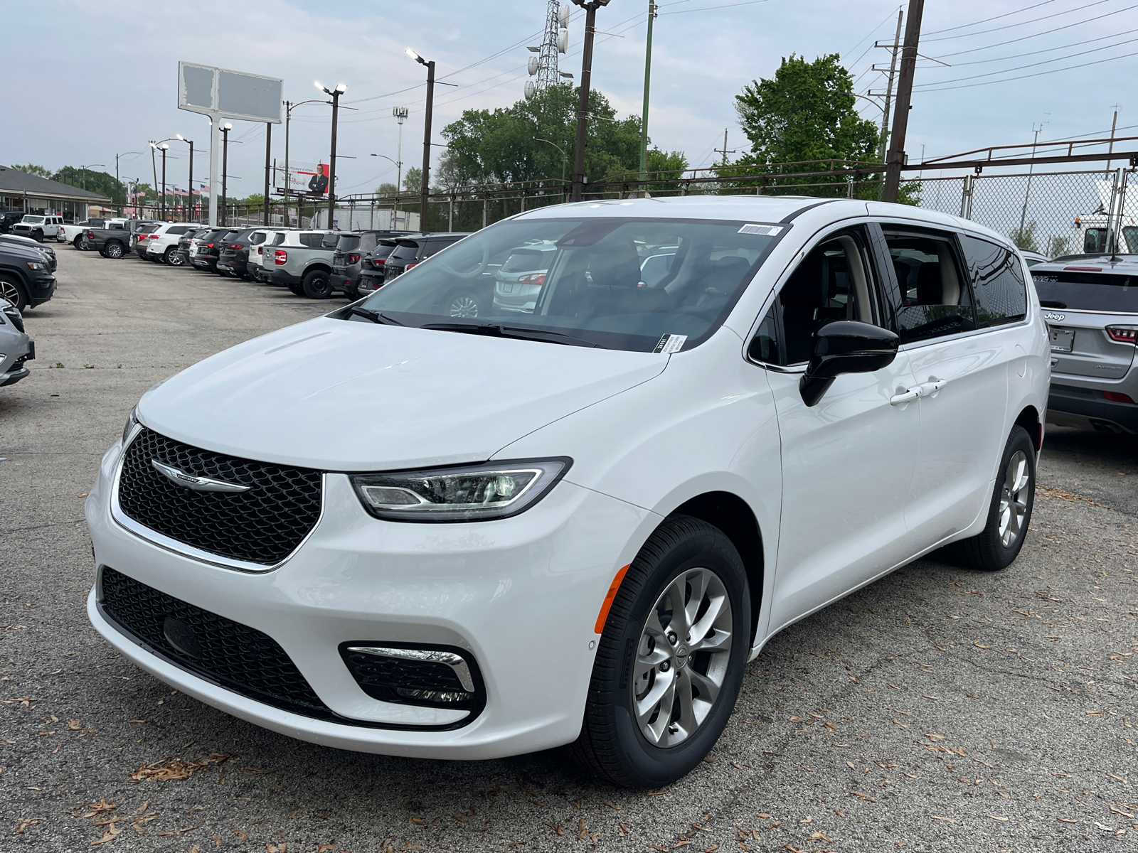 2024 Chrysler Pacifica Touring L 2