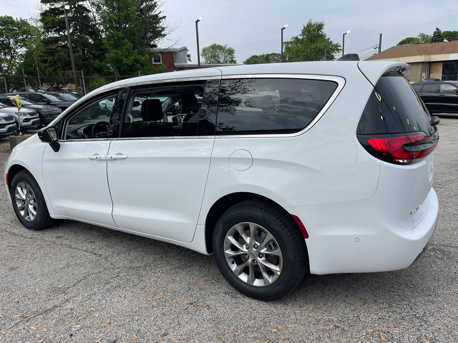 2024 Chrysler Pacifica Touring L 3