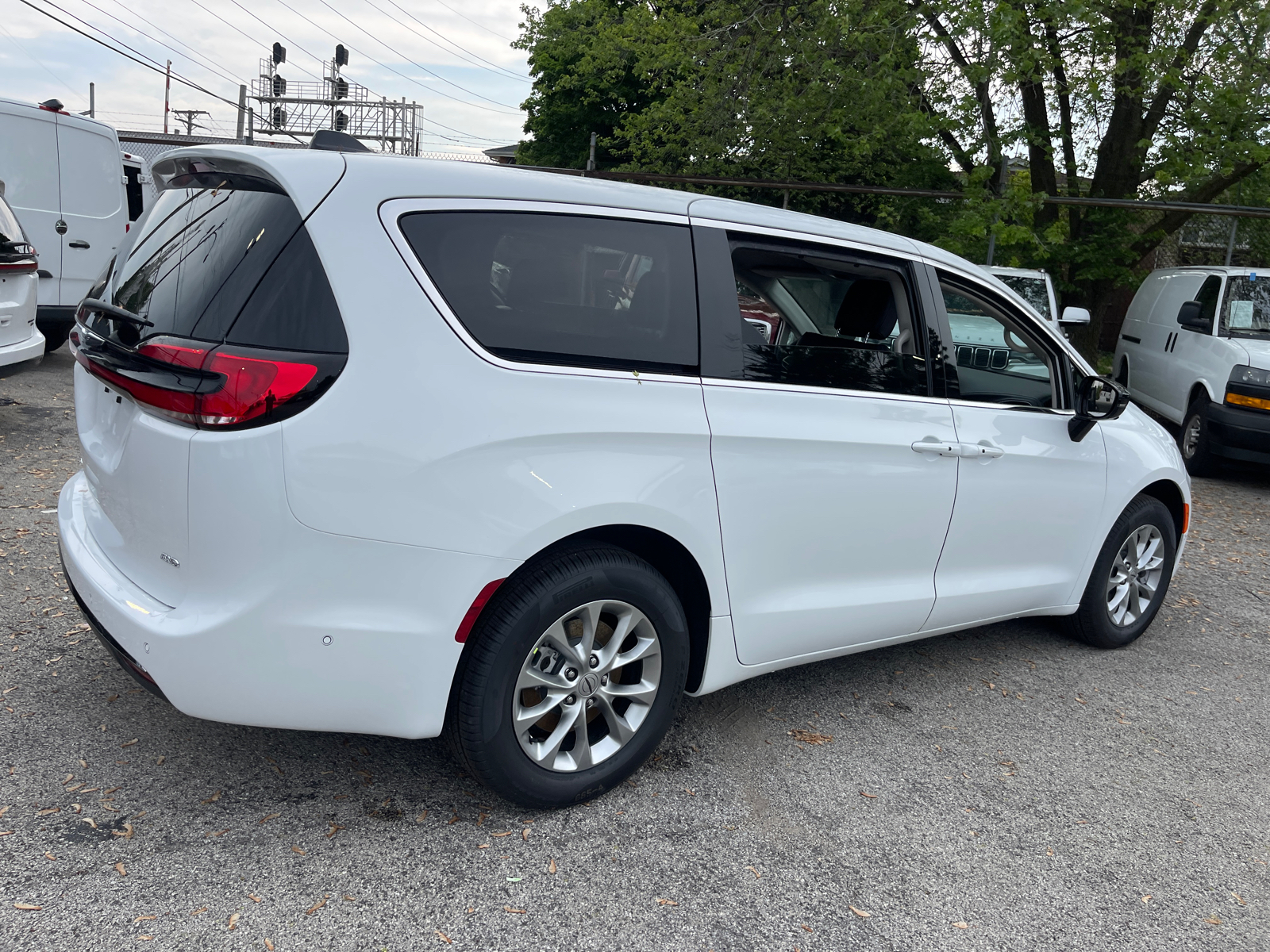 2024 Chrysler Pacifica Touring L 6