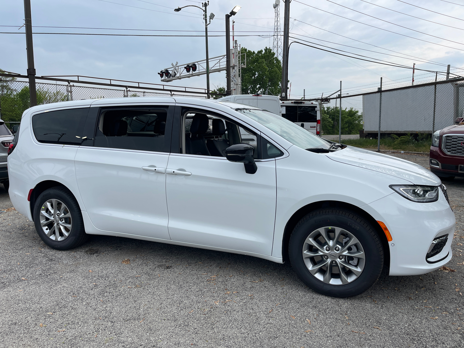 2024 Chrysler Pacifica Touring L 7