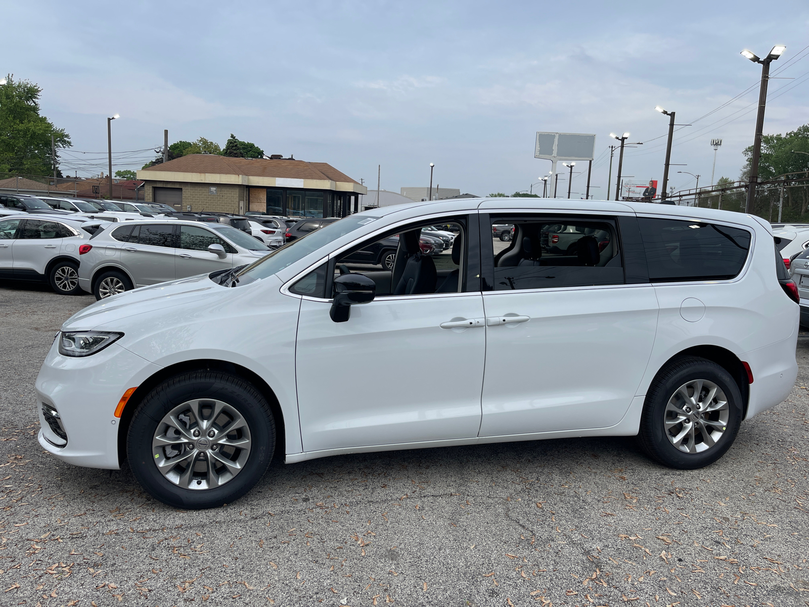 2024 Chrysler Pacifica Touring L 26