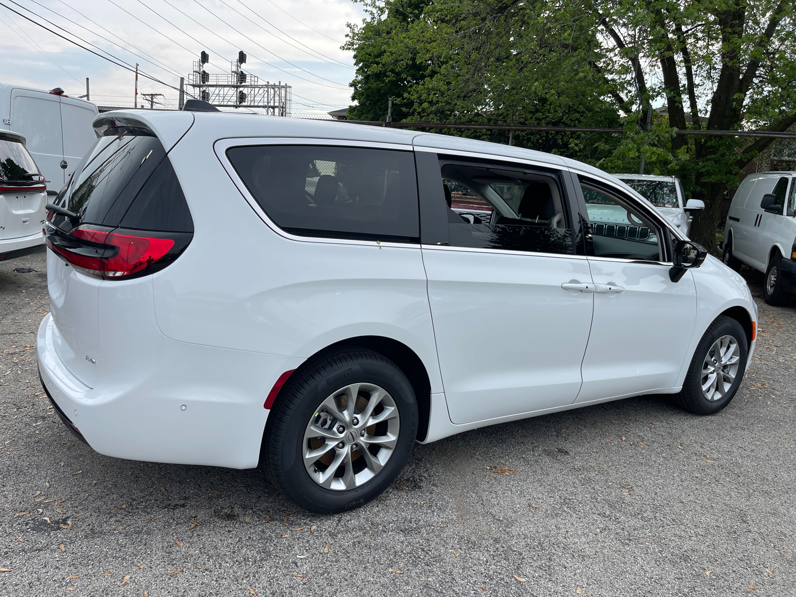 2024 Chrysler Pacifica Touring L 30