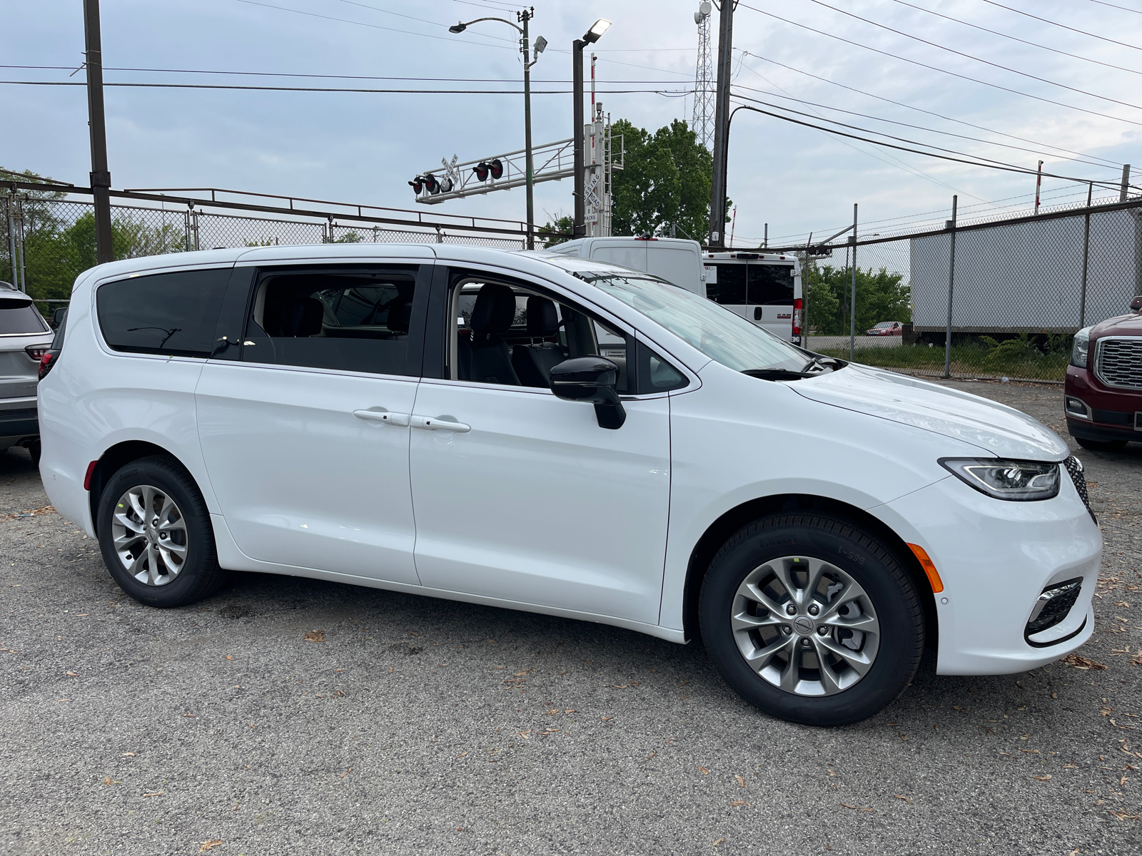 2024 Chrysler Pacifica Touring L 31