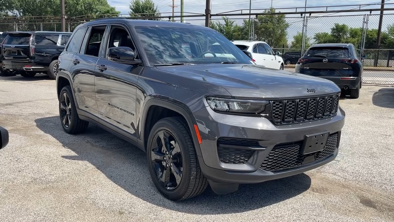 2023 Jeep Grand Cherokee Altitude 8