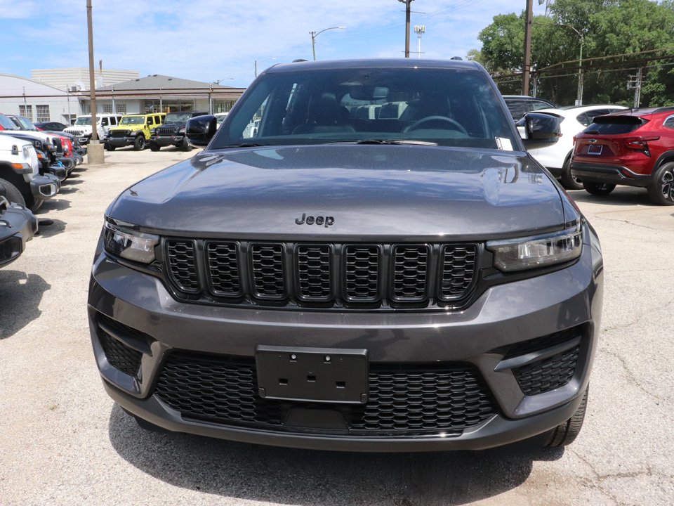 2023 Jeep Grand Cherokee Altitude 9