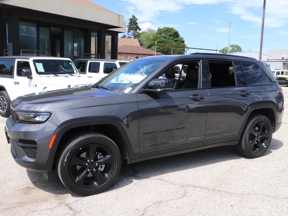 2023 Jeep Grand Cherokee Altitude 25