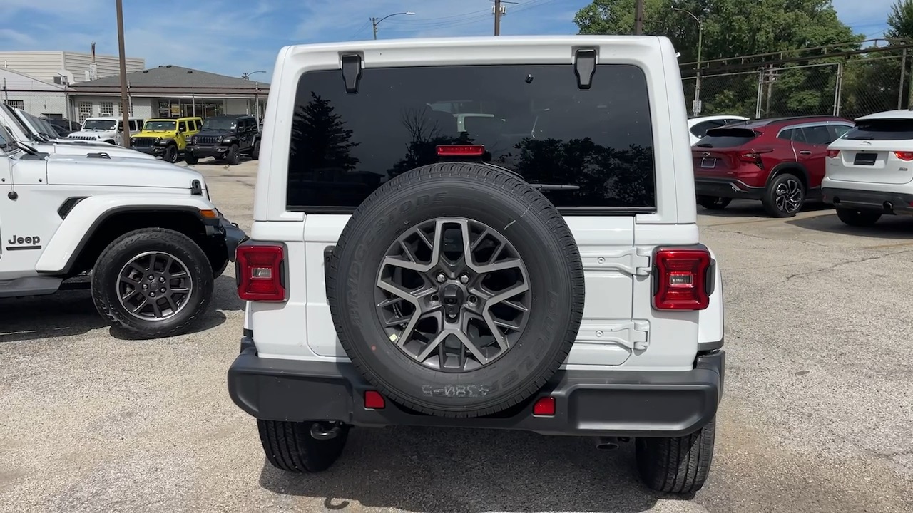 2024 Jeep Wrangler Sahara 30