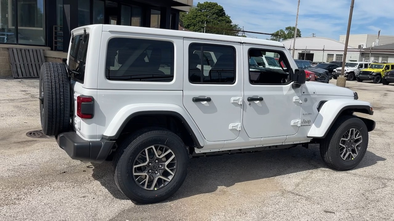 2024 Jeep Wrangler Sahara 31