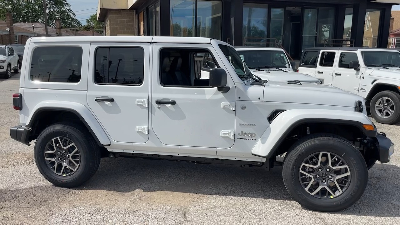 2024 Jeep Wrangler Sahara 32