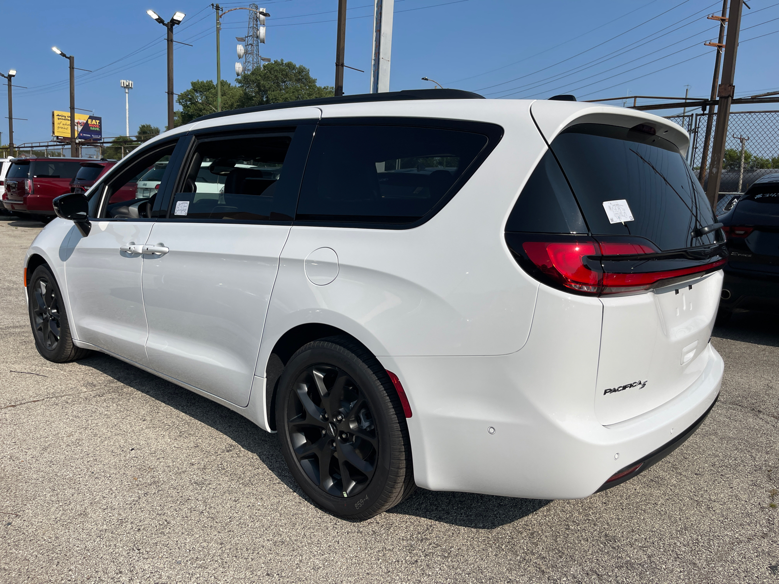 2024 Chrysler Pacifica Limited 3