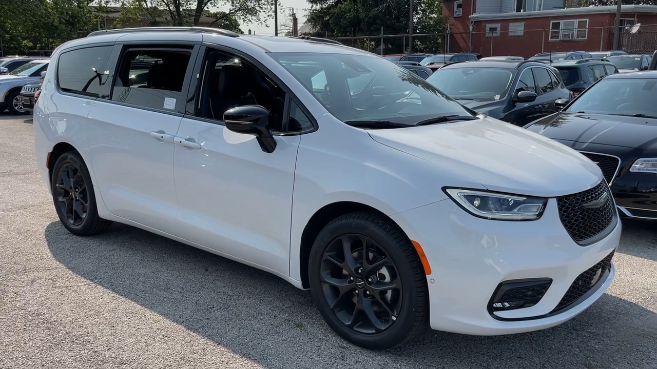 2024 Chrysler Pacifica Limited 8