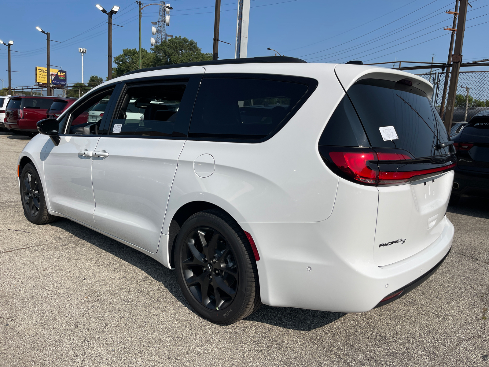 2024 Chrysler Pacifica Limited 30